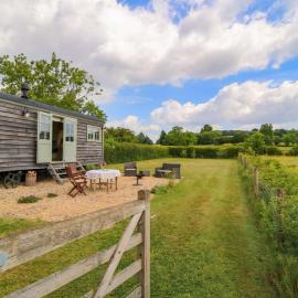 Goose Whistle Hut, hotel in Chippenham