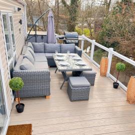 Jasmine Corner - entertainment passes included - message for longer stays, Hotel in Ringwood