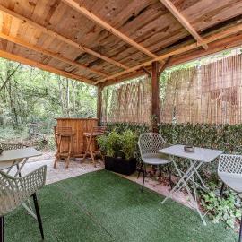 Cocon dans les bois โรงแรมในBlésignac