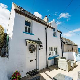 Nautical Nook, 16 Seatown, Gardenstown, hotel in Gardenstown