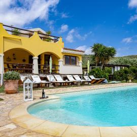 Villa Saige , piscina con idromassaggio
