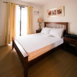 2 Bedroom with Balcony Tagaytay Pet-Friendly