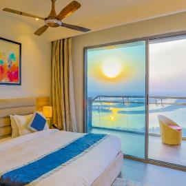 Hotel Livbox at Supernova, hotelli kohteessa Noida
