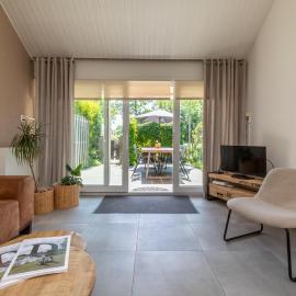 Vakantiehuis onderaan duinen in Zoutelande, Strand 5, hotel in Zoutelande