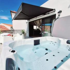CasaCalla, Hotel in Okrug Donji
