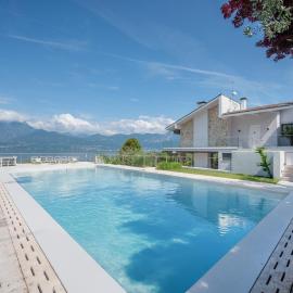 VillasGarda - Villa Lorena Carbona, hotel in Torri del Benaco