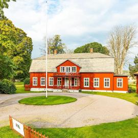 Hova Prästgård Bed & Breakfast, hotel en Hova