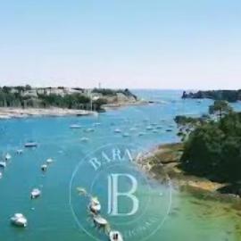 AU BORD de MER AU COEUR DE LA STATION bon emplacement joli duplex contemporain tout equipe 50m2