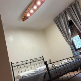 Tommy House 19, hotel u gradu Focene