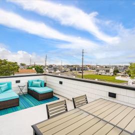 Luxury Rooftop Home with views of the ocean and bay beach badges parking