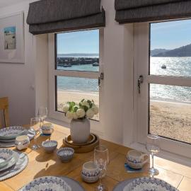 Harts Loft - On Beach - Panoramic Sea Views - By Harbour, hotel in St Ives