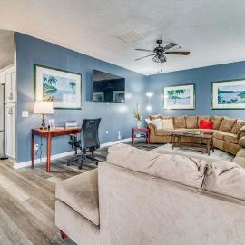 Private Patio & Close to Beach Coastal Cottage, מלון בפנסקולה