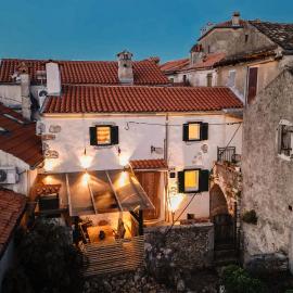 The House, Hotel in Beli