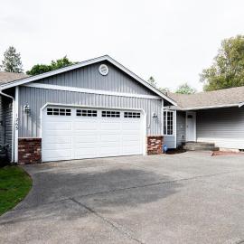 4-bedroom Burlington with AC & Wifi