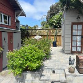 Big Red Lodge Cottage, hotel in San Diego