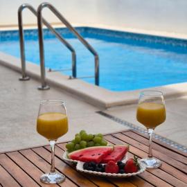 Apartment with private swimming pool: Split'te bir otel