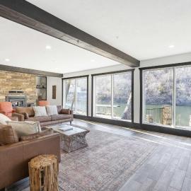 Foggy River Retreat - For 16, hotel in Hollister