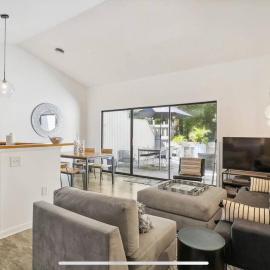 Sea Colony Condo Pools, Beach, Sleeps 4