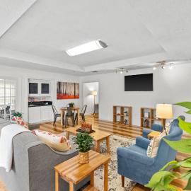 15 Min to LSU & Downtown Oak Hills Place Hideaway, hotel in Baton Rouge