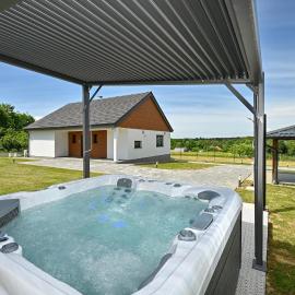 Cozy Home In Husinec With Sauna, hotel em Husinec