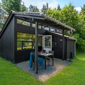 4 person holiday home in Hampen, hotell i Hampen