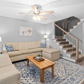 1-Mile to Downtown Clarksville Queen-City Comfort