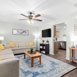 1-Mile to Downtown Clarksville Queen-City Charmer, Hotel in Clarksville