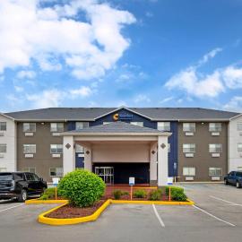Comfort Inn & Suites North Greenfield，格林菲爾德的飯店