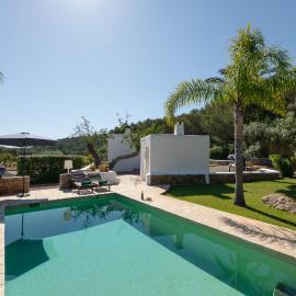 Green & Blue Villas - Villa Can Curreu, hotel i Sant Carles de Peralta