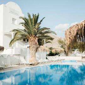 Blue Sapphire Perissa Hotel: Perissa şehrinde bir otel