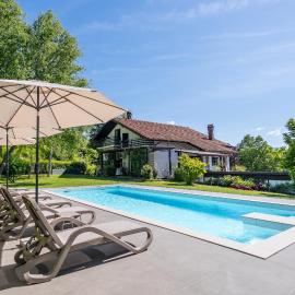 Villa Bella, villa with heated Pool, hotel u gradu Cerovlje