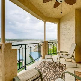Community Perks: Scenic Lake Travis Getaway!, hotel in Lago Vista