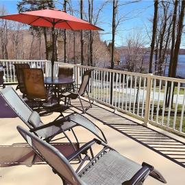 Cozy Stay with Balcony, BBQ & Trails, Near Lake Lyster, khách sạn ở Coaticook