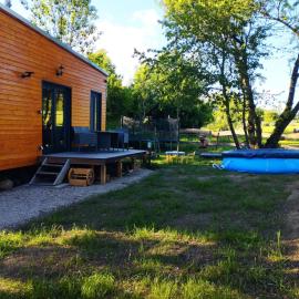 TINY HOUSE - Karlovarský kraj Loket, hotel in Staré Sedlo
