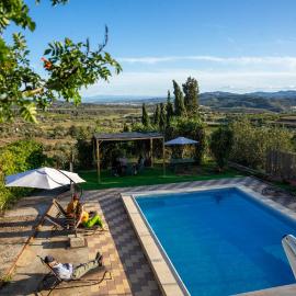 Beautiful Villa with huge private pool and vineyard view, Hotel in Valencia