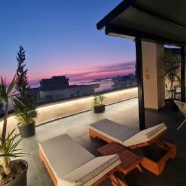 Seafront Penthouse with Sunset Views & Jacuzzi