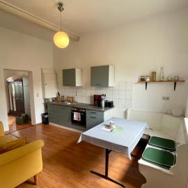 Das "Alte Jagdhaus" - mit großem Grundstück für 3 Personen, hotel in Groß Garz