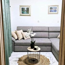 Villa Nika - Three Bedroom Villa with Private Pool, hotel in Lozovac