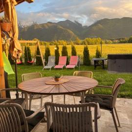 Mountain villa Aleksia- with JACUZZI, hotell sihtkohas Razlog