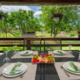 Apartment Martin-near Krka National park - terrace, free parking, nature stay, Hotel in Kaočine