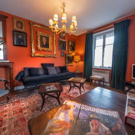 Appartement touristique cosy T2 - Coeur village vue sur la Halle de Lyons la Foret, Hotel in Lyons-la-Forêt