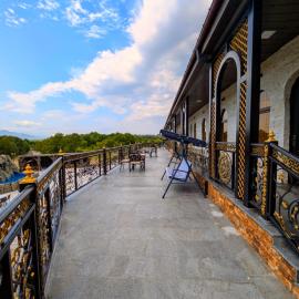 Hotel Leoni, хотел в Kʼveda Sakʼara