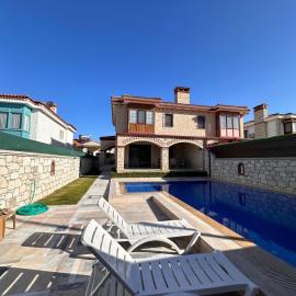 Alaçatı Stone House Fun - Villa with Private Pool