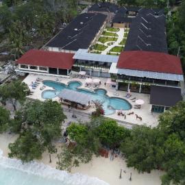 Pine Tree Beach Hotel: Gili Trawangan şehrinde bir otel