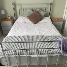 Beautiful double room in family home, hotel in Hillingdon