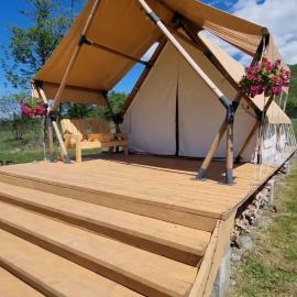 Veselia Glamping, hotel v destinácii Valea Drăganului