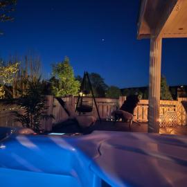 Sommerferie nær sjøen, jacuzzi, bålpanne og grill,, hotel ad Asker
