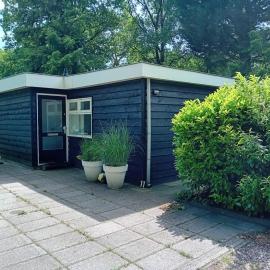 Knusse bungalow met binnen en buitenzwembad op het park, hotel en Ermelo