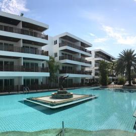 Large beachfront apartment in Cha-am