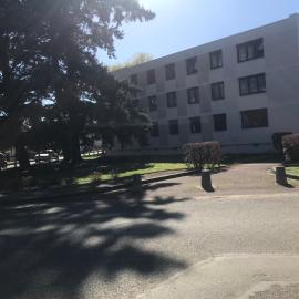 Location chambre verte dans un appartement en colocation, hotel in Nevers